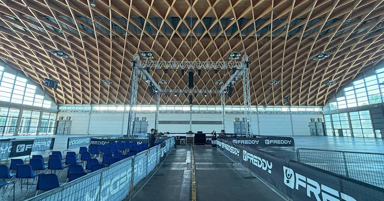 Una configurazione a 360° di HK Audio Cosmo sonorizza il Freddy Show alla fiera di Rimini.